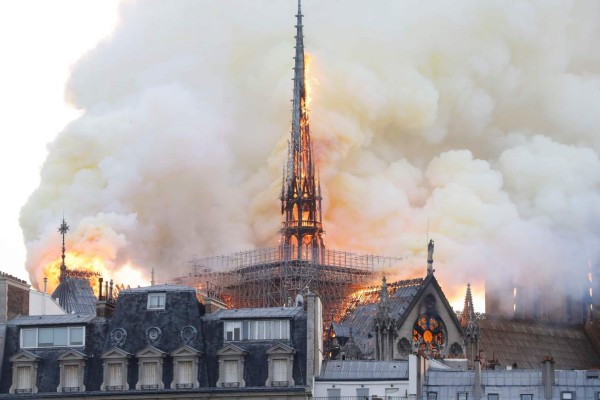 Las impactantes imágenes del pavoroso incendio de la catedral de Notre Dame de París