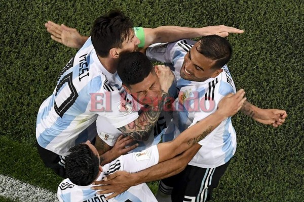 Rusia 2018: Los abrazos de Messi, Marcos Rojo y toda la selección de Argentina tras la clasificación a octavos