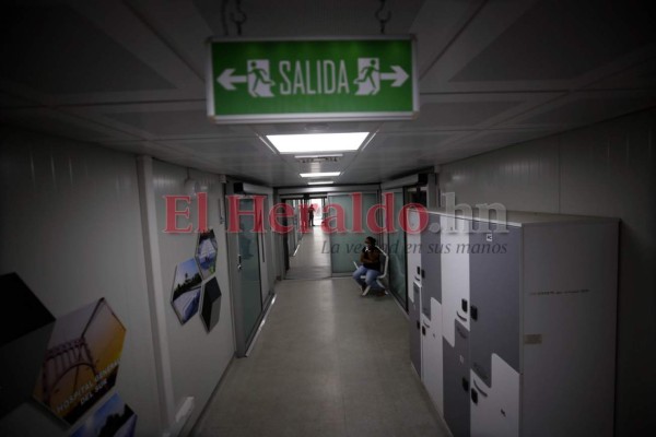 Fallas eléctricas, baños dañados y goteras: El mal estado de los vagones del módulo hospitalario de Choluteca (FOTOS)