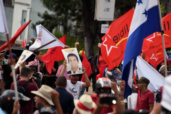 Alianza de Oposición sale a las calles en medio de empate entre Salvador Nasralla y Juan Orlando Hernández