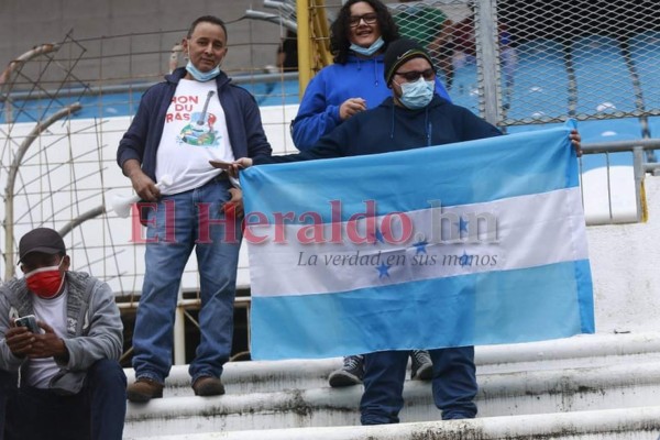 Ambientazo se vive en el duelo entre Honduras vs El Salvador (FOTOS)