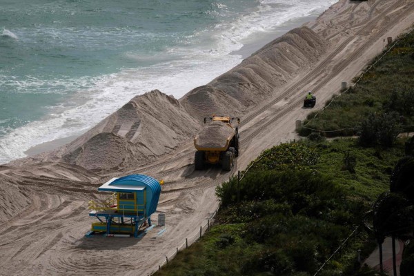 FOTOS: EEUU vierte arena en playas de Miami erosionadas por el cambio climático