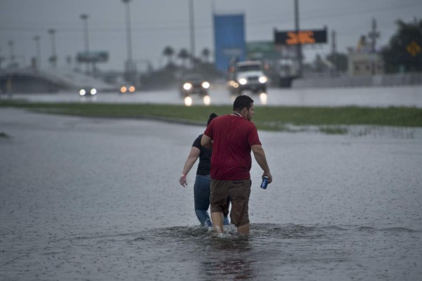 FOTOS: Harvey deja a Houston bajo agua, pero lo peor está aún por venir