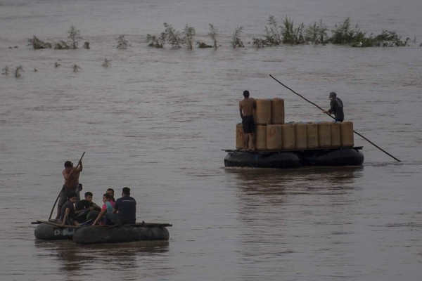 FOTOS: Así es la dura travesía de los migrantes en la frontera entre México y Guatemala