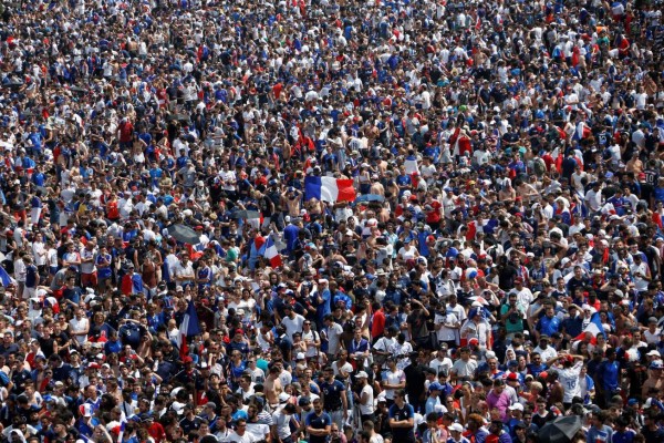 FOTOS: La locura en París tras la coronación de Francia como campeón del Mundo en Rusia 2018