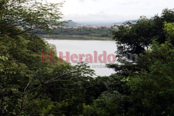 Fotos: Así luce la represa Los Laureles tras alcanzar su nivel máximo