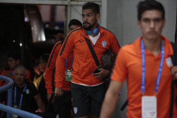 ¡Ambientazo en el Nacional! Pese a la lluvia, los aficionados acudieron a la cita con la historia