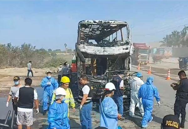 Impactantes imágenes tras choque entre bus y mototaxi en Perú; hay 10 muertos