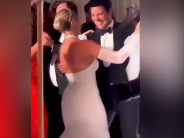 Lele Pons bailando “Tiempo de vals” junto a su tío Chayanne.