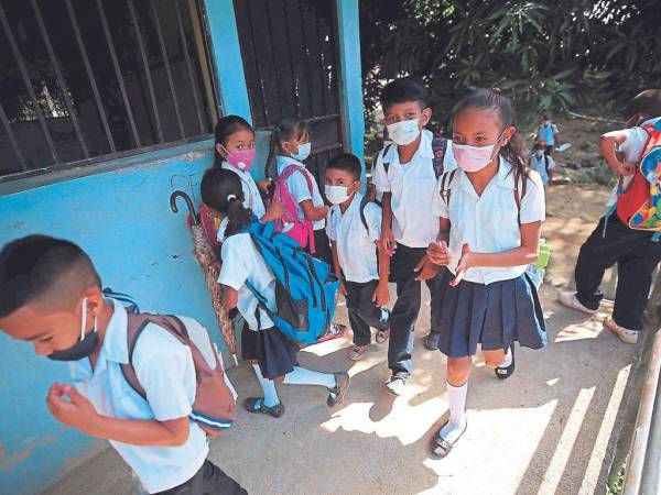 Los uniformes tradicionales serán retirados en los centros educativos que expongan indicadores de pobreza en Honduras.