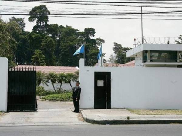 No quedaba claro por qué ocurría el asedio, pero el presidente Jimmy Morales ha tenido varias fricciones con el organismo. Foto: Prensa Libre