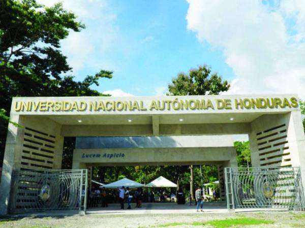 Entrada principal de la Universidad Nacional Autónoma de Honduras en el Valle de Sula.