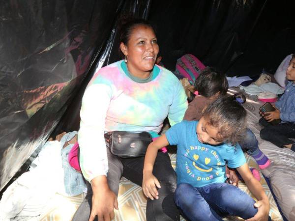 Estebana y su hija Suyapa viajan desde Choluteca al Santuario de Suyapa a dar gracias por el regalo de la vida que la madre de Dios les concedió.