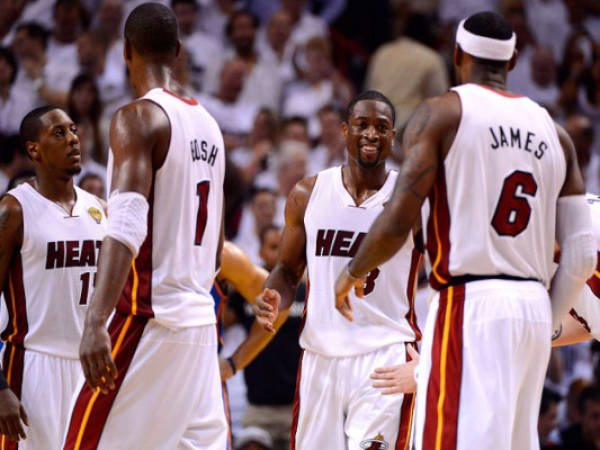 MIAMI, FL - JUNE 21: (L-R) Mario Chalmers #15, Chris Bosh #1, Dwyane Wade #3 and LeBron James #6 of the Miami Heat celebrate during the fourth quarter against the Oklahoma City Thunder in Game Five of the 2012 NBA Finals on June 21, 2012 at American Airlines Arena in Miami, Florida. NOTE TO USER: User expressly acknowledges and agrees that, by downloading and or using this photograph, User is consenting to the terms and conditions of the Getty Images License Agreement. Ronald Martinez/Getty Images/AFP== FOR NEWSPAPERS, INTERNET, TELCOS & TELEVISION USE ONLY ==