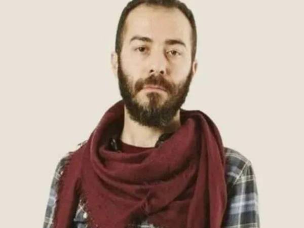 Keyvan Emamverdi, un ex alumno de la Facultad de Literatura de la Universidad de Teherán acusado de haber violado con drogas a decenas de mujeres.