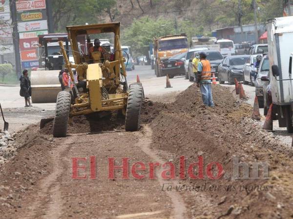 Debido la protesta, las autoridades de la Alcaldía Municipal realizan trabajos de reparación de emergencia en la carretera, solo son obras para agilizar el tráfico.