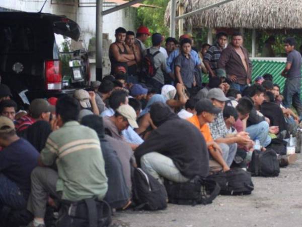 Después del pico vivido a mediados de 2021, bajaron las capturas de hondureños en la frontera entre Estados Unidos y México. Mayoría de compatriotas son adultos que viajan solos o en familia y cruzan por el Río Grande.