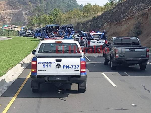 Un grupo de policías se desplazó hasta la carretera CA-5 para iniciar el desalojo.