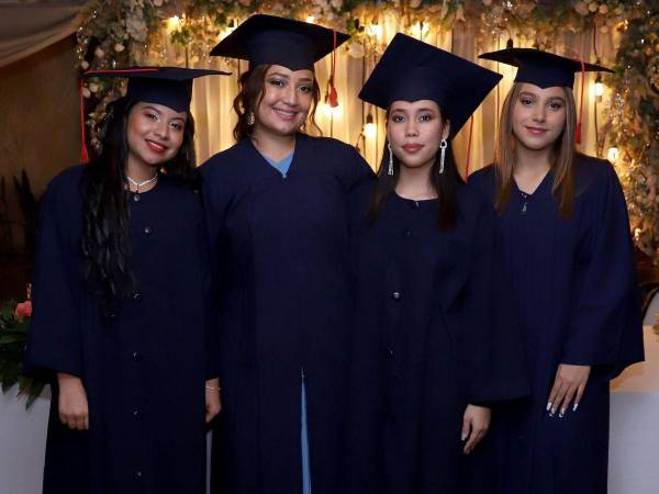 Lizzy Moncada, Valeria Henríquez, Daniela Oliva y Angie Mendoza.