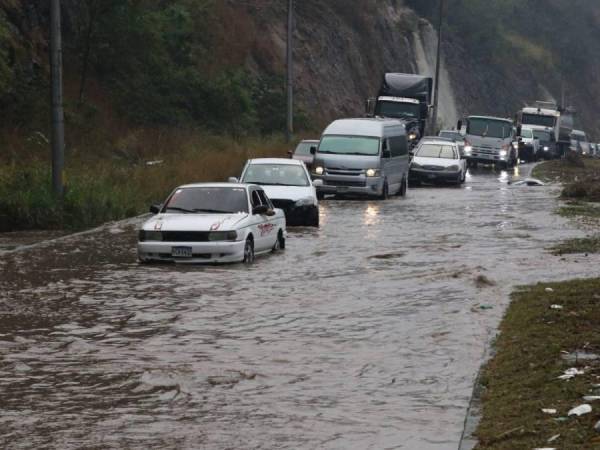 Tras las fuertes lluvias en el territorio nacional, se eleva la probabilidad de formación de huracán en Honduras.