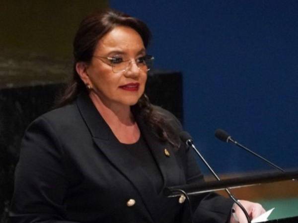 La presidenta de Honduras, Iris Xiomara Castro Sarmiento, se dirige a la 78.ª Asamblea General de las Naciones Unidas en la sede de la ONU en la ciudad de Nueva York el 20 de septiembre de 2023.