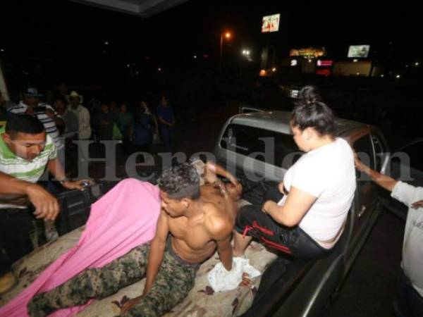 Los afectados fueron trasladados por buenos samaritanos en su propio vehículo. Fotos: Johny Magallanes.