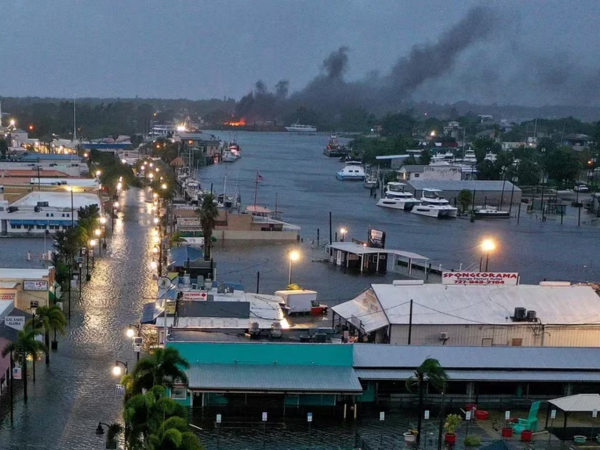 Otras ciudades vieron subir el nivel del agua a gran velocidad, como Cedar Key.