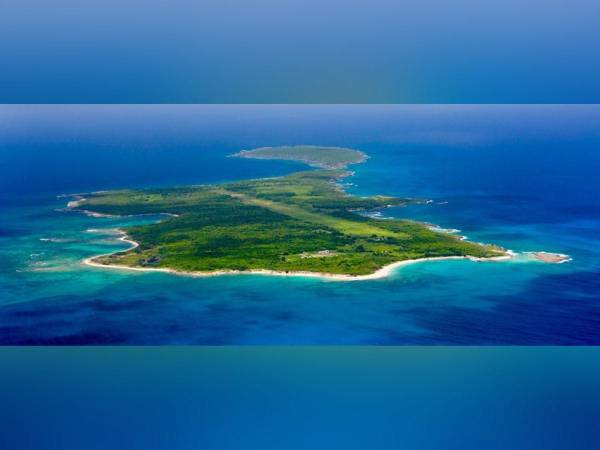 Islas del Cisne se localizan en el Caribe hondureño a unos 210 kilómetros de Punta Castilla, en Trujillo. Está formada por tres islas: Cisne Grande, Cisne Pequeño y el Cayo Pájaro Bobo.