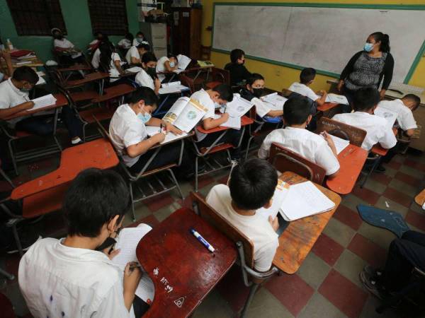 Pese a la alta continuación en la capital, las autoridades han decidido continuar con normalidad las clases en las escuelas.