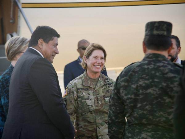 Jefa del Comando Sur de EEUU, Laura Richardson, visita Honduras para fortalecer cooperación bilateral