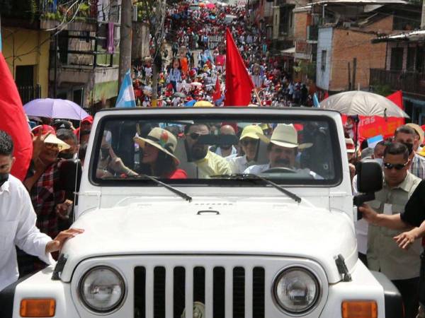 El exmandatario convocó al Frente Nacional de Resistencia Popular a desfilar e ingresar al Estadio Nacional el próximo 15 de septiembre.