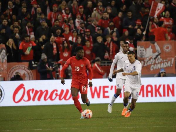 Alphonso Davies volvió loca a la defensa hondureña.