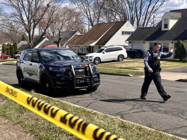 Una joven perdió la vida tras haberse disparado con el arma de un agente policial en Estados Unidos.