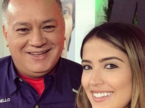 Cabello quien niega lo confiscado también criticó el trato que recibió su hija de las autoridades en el Aeropuerto Internacional JFK de Nueva York, donde fue abordada por agentes de la Policía de Inmigración y Aduanas (ICE), quienes le notificaron que su visa había sido cancelada, y entonces la hicieron subir a un avión para sacarla del país. (Foto: Cortesía Twitter)