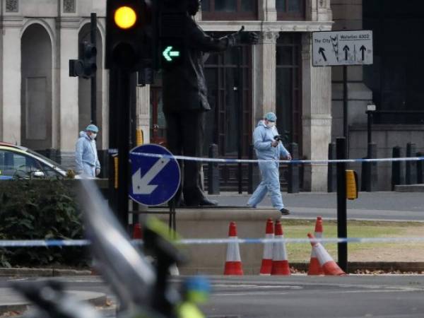 El hombre tiene entre 25 y 30 años y es sospechoso de 'delitos de terrorismo', precisó la policía, Scotland Yard, en un comunicado. (Foto: AFP)