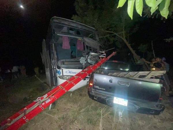 Varios vehículos resultaron con daños como consecuencia del accidente.