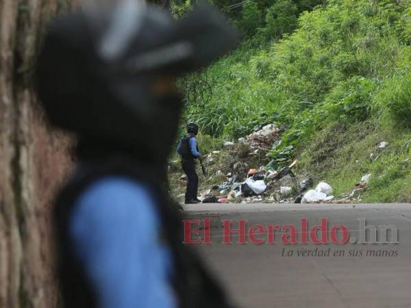 El cuerpo habría sido abandonado por sus victimarios en un solitario callejón en horas de la noche o madrugada.