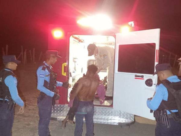 El Cuerpo de Bomberos se dirigió hasta la aldea Pueblo Nuevo para asistir al menor, que fue atacado con un arma blanca, pero cuando llegaron el niño ya había perdido sus signos de vida.