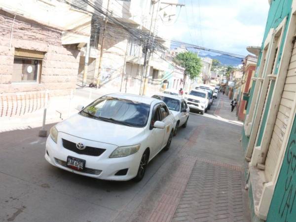 Los trabajos en la avenida Cervantes en el centro de Tegucigalpa ya tienen un avance el 40% reportan las autoridades de la Alcaldía Municipal. En la primera fase los vehículos ya pueden circular.