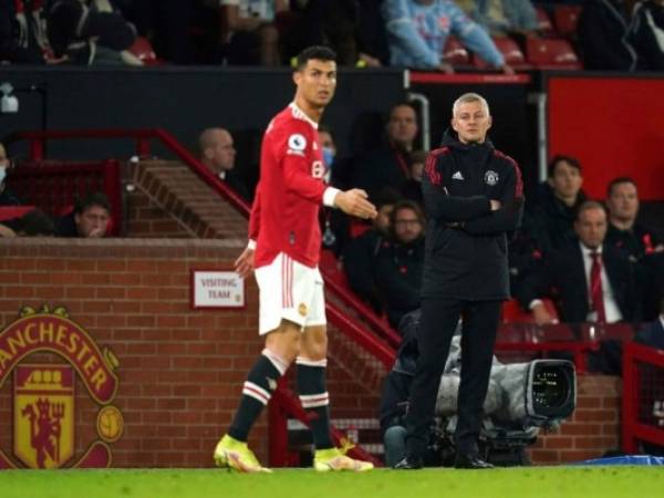 Solskjaer recalcó que no es la primera vez que enfrenta una situación complicada en sus tres años dirigiendo al United. FOTO: AP