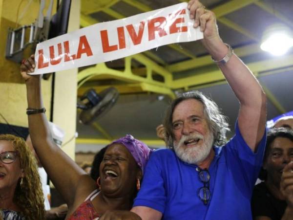 Jose de Abreu, con más de 300,000 seguidores en redes sociales, consiguió sacar de sus casillas al presidente Jair Bolsonaro al proclamarse presidente esta semana. (Foto: AP)