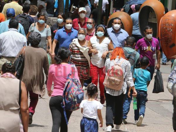 La Secretaría de Salud aseguró meses atrás que si se alcanza el 80% de inmunización contra el covid-19 se retirarán las mascarillas.