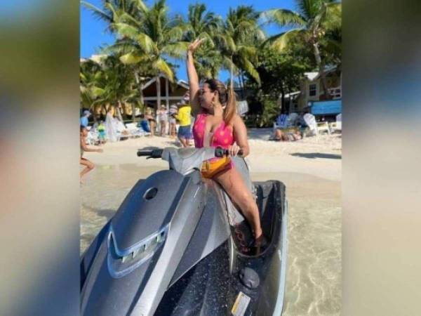 Esta es la última foto de Angie antes de desaparecer en Roatán. La jetski, moto acuática, tampoco ha sido encontrada.