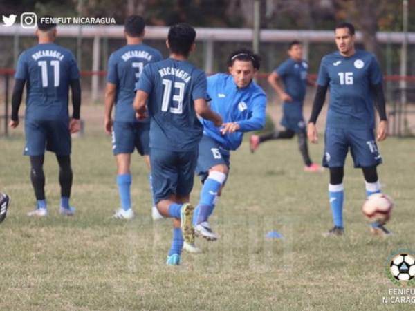 Los jugadores de la selección de Nicaragua realizan su entrenamiento antes de jugar contra Argentina. Foto: @Fenifutnica/Twitter.