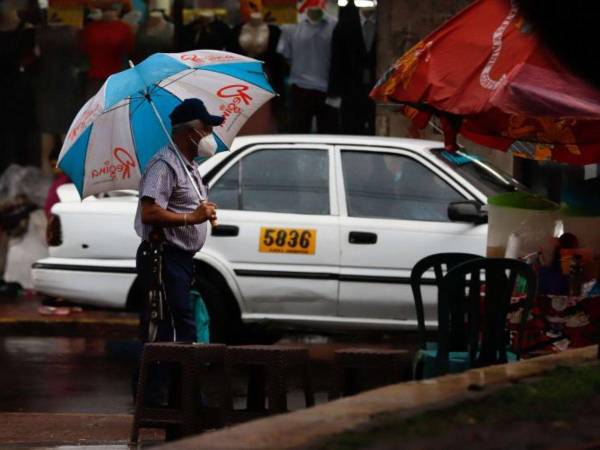 La onda tropical dejará lluvias, actividad eléctrica y vientos acelerados en el Noreste y Este del país. La zona central será afectada.