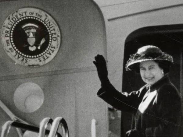 La reina llegó a visitar al presidente Ronald Reagan.