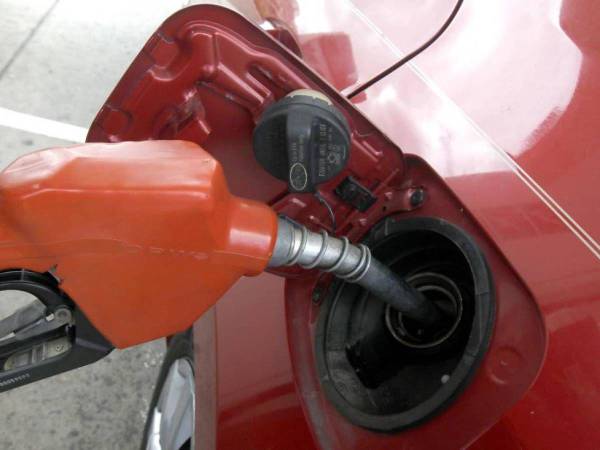 Un promedio de 80 centavos de lempira bajarán los combustibles el lunes 17 de junio.