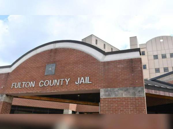 Hacinamiento, aterradores crímenes y suciedad son algunas de las características que se pueden destacar de Fulton Country Jail, una prisión situada en Georgia, Estados Unidos, donde este jueves, Donald Trump se entregará a la justicia. A continuación algunas imágenes y particularidades de esta cárcel.