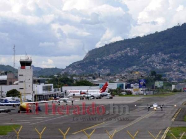 Los operadores aeroportuarios nacionales deben garantizar las medidas de bioseguridad a los pasajeros. Foto archivo EL HERALDO