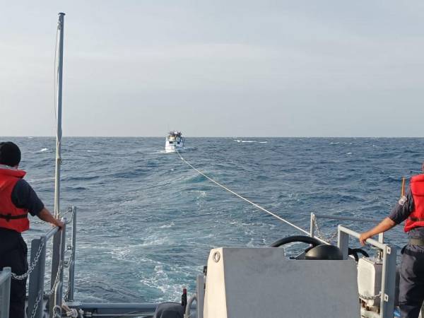 Los hombres fueron encontrados sanos y salvos tras varias horas a la deriva.